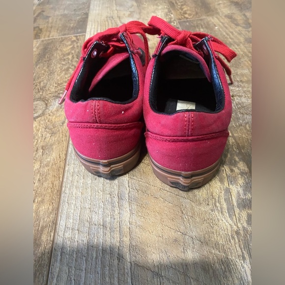 Vans Old Skool Casual Red and Black Shoes Women’s Size 6 - Picture 2 of 3